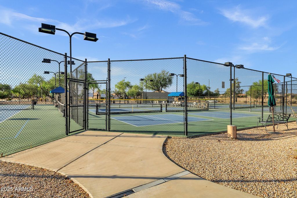 Image 5 of property listing at 3640 E TORREY PINES Lane, Chandler, AZ 85249
