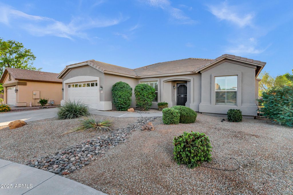 Image 6 of property listing at 3640 E TORREY PINES Lane, Chandler, AZ 85249
