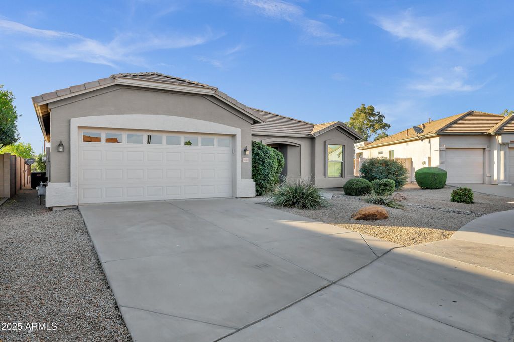 Image 7 of property listing at 3640 E TORREY PINES Lane, Chandler, AZ 85249