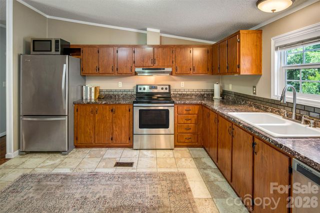 435 McMinn Road, Hendersonville, NC 28792