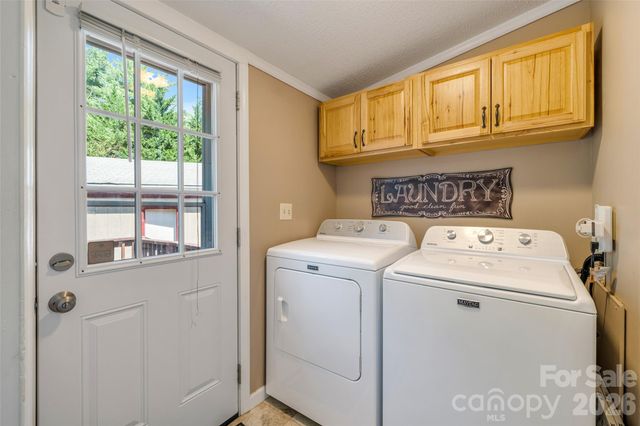 435 McMinn Road, Hendersonville, NC 28792
