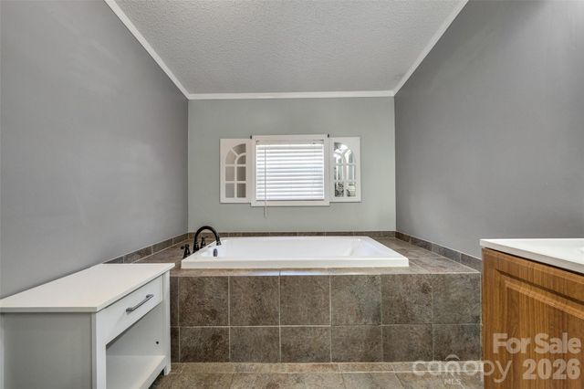 435 McMinn Road, Hendersonville, NC 28792