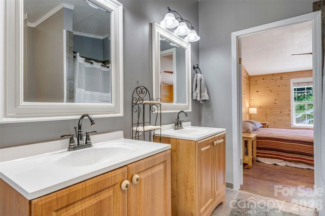 435 McMinn Road, Hendersonville, NC 28792
