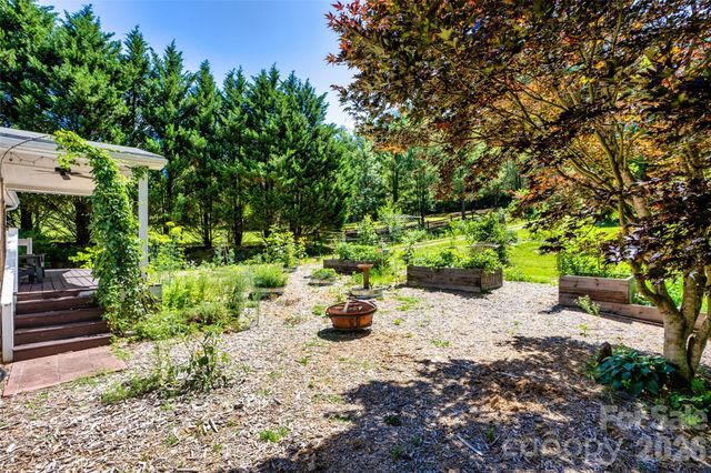 435 McMinn Road, Hendersonville, NC 28792