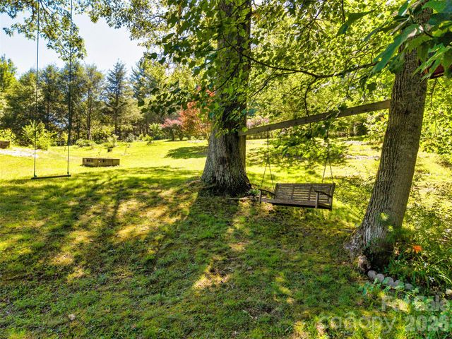 435 McMinn Road, Hendersonville, NC 28792