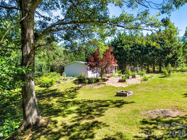 435 McMinn Road, Hendersonville, NC 28792