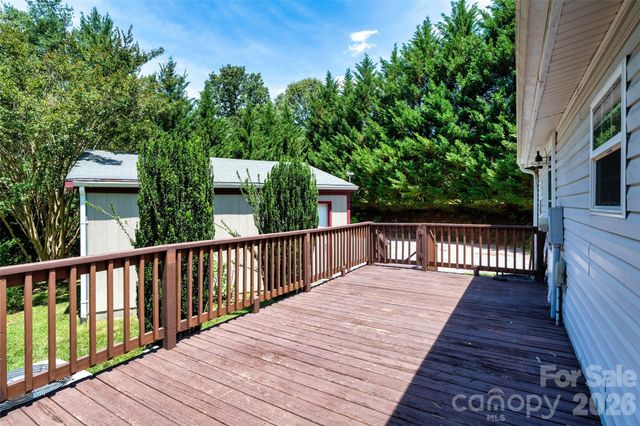 435 McMinn Road, Hendersonville, NC 28792