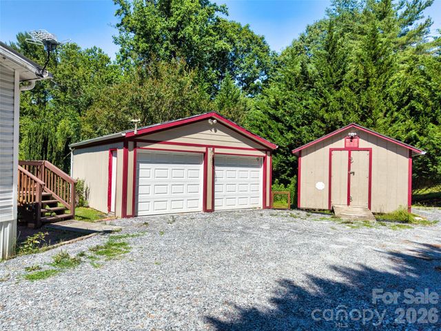 435 McMinn Road, Hendersonville, NC 28792