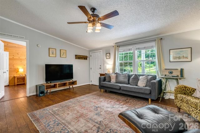 435 McMinn Road, Hendersonville, NC 28792
