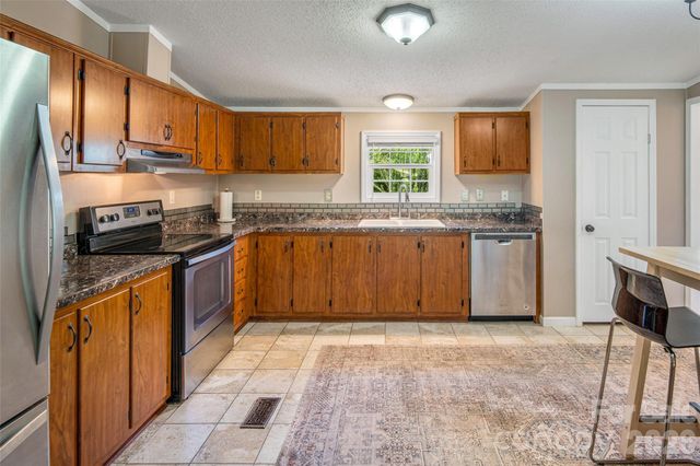 435 McMinn Road, Hendersonville, NC 28792