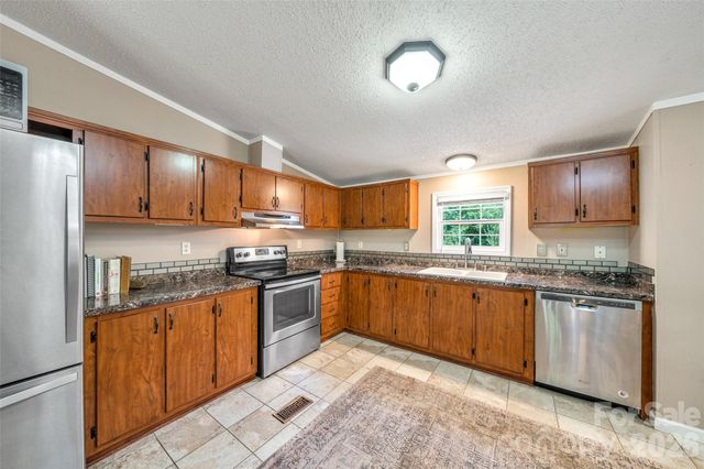 435 McMinn Road, Hendersonville, NC 28792
