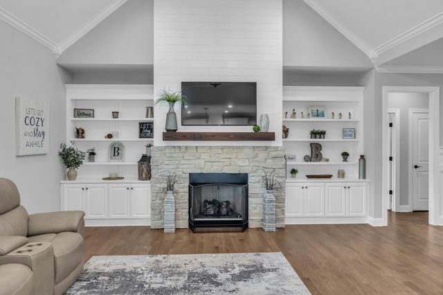 8014 Traditions Ln, Columbia, TN 38401