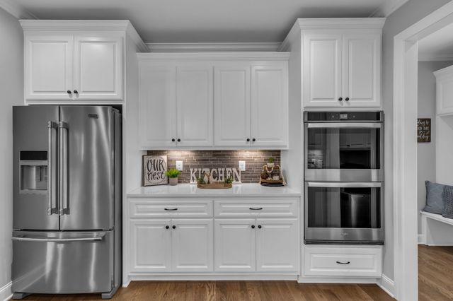 8014 Traditions Ln, Columbia, TN 38401