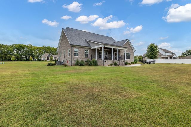 8014 Traditions Ln, Columbia, TN 38401