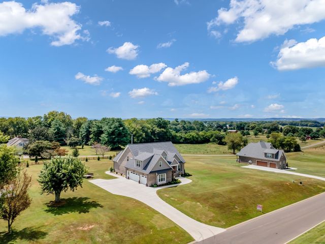 8014 Traditions Ln, Columbia, TN 38401