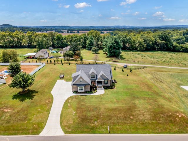 8014 Traditions Ln, Columbia, TN 38401