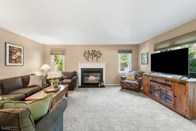 47 Amerman Ln, Hillsborough Twp., NJ 08844
