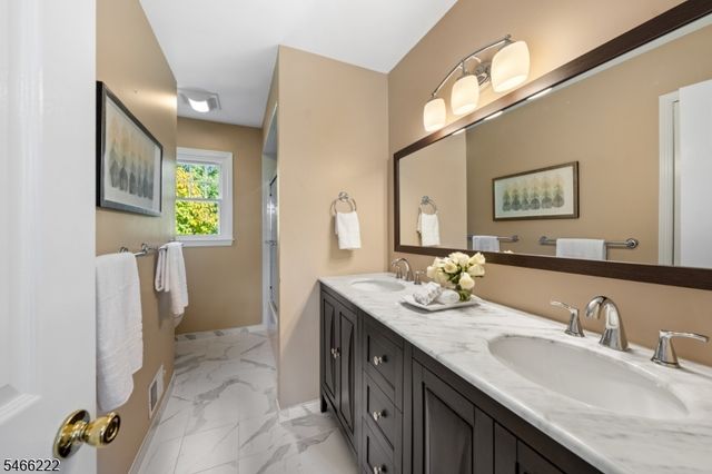 47 Amerman Ln, Hillsborough Twp., NJ 08844