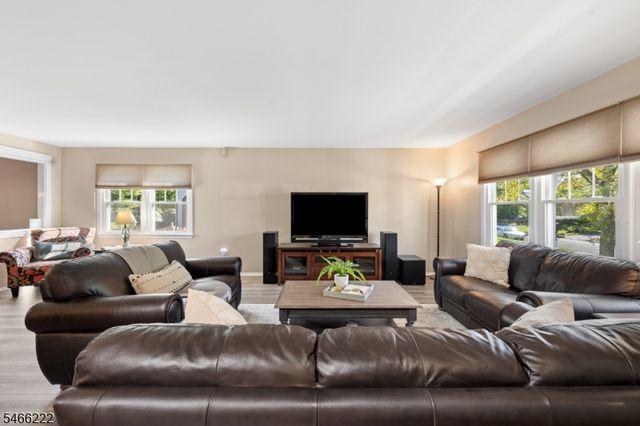 47 Amerman Ln, Hillsborough Twp., NJ 08844