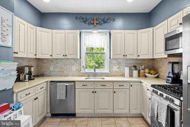109 N COLES AVE, Maple Shade, NJ 08052