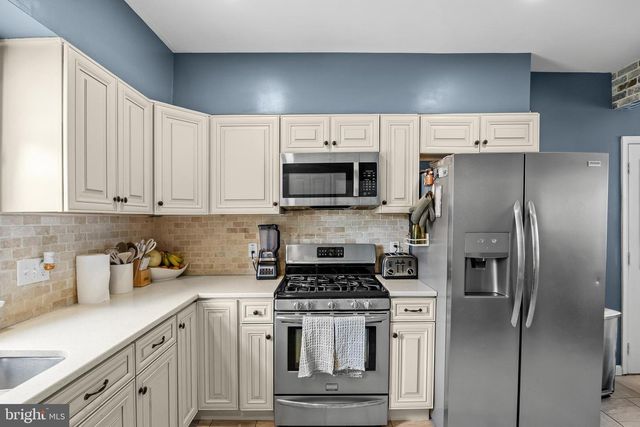 109 N COLES AVE, Maple Shade, NJ 08052