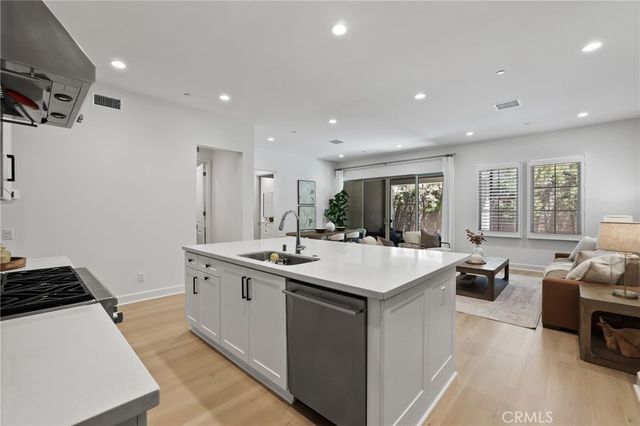 138 Jayhawk, Irvine, CA 92602