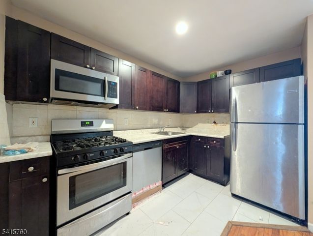 448 Fulton St, Elizabeth City, NJ 07206