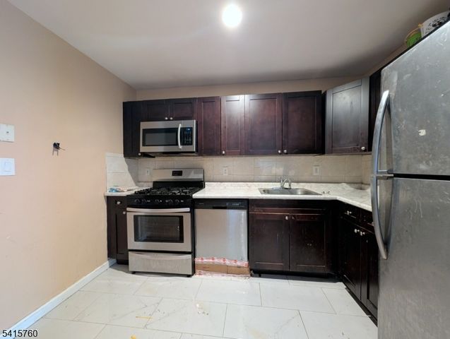 448 Fulton St, Elizabeth City, NJ 07206