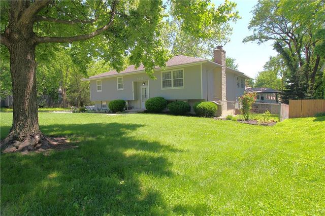 9901 W 55TH Street, Shawnee, KS 66203