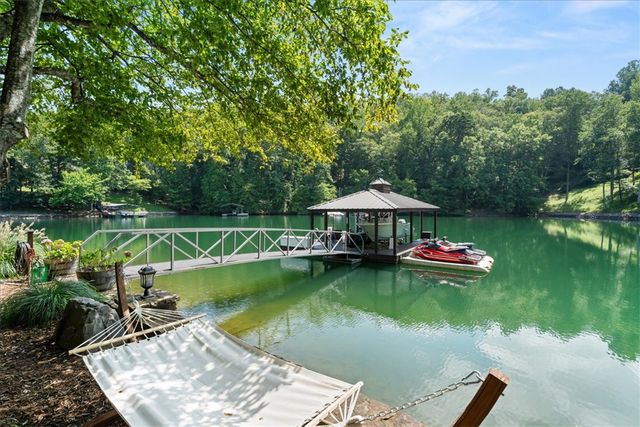 121 Running Bear Lane, Sunset, SC 29685