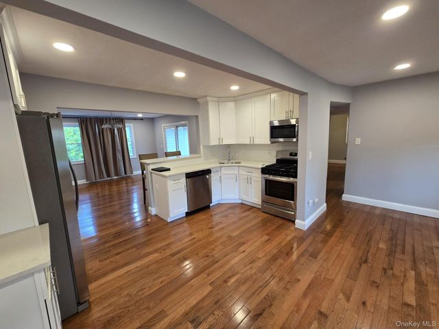 21 Henry Avenue, Selden, NY 11784