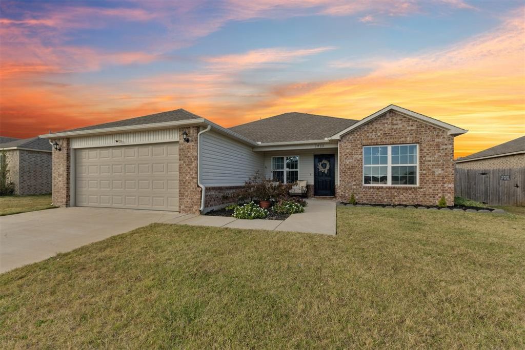 1933 W Antler Way, Mustang, OK 73064