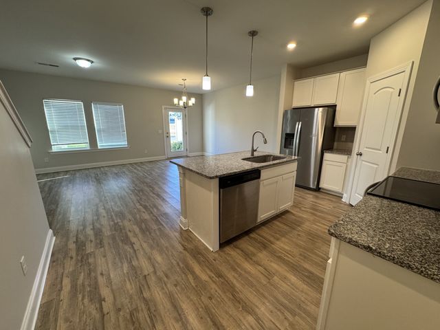 424 Palmetto Dr, Columbia, TN 38401