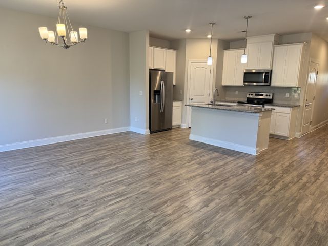 424 Palmetto Dr, Columbia, TN 38401