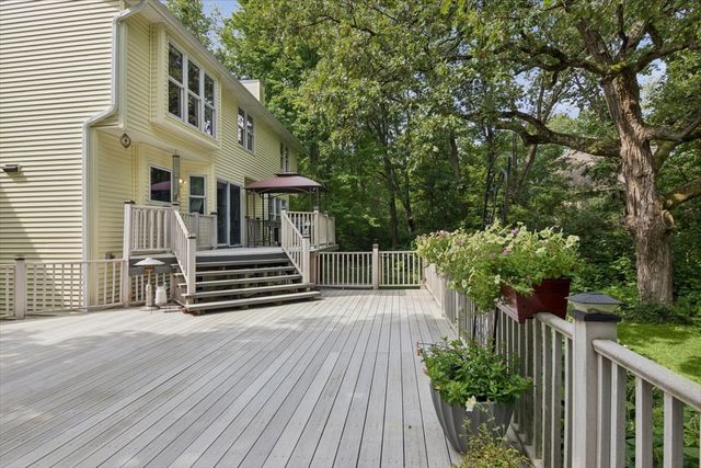 11115 E Riviera Drive, Spring Grove, IL 60081