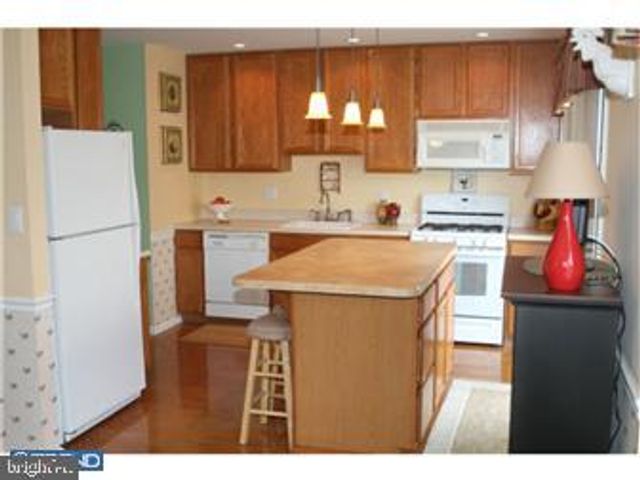 2505 SAXONY DR, Mount Laurel, NJ 08054