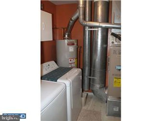 2505 SAXONY DR, Mount Laurel, NJ 08054