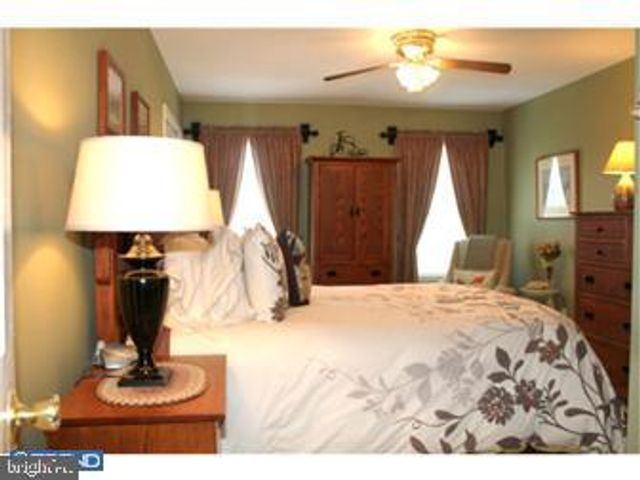 2505 SAXONY DR, Mount Laurel, NJ 08054