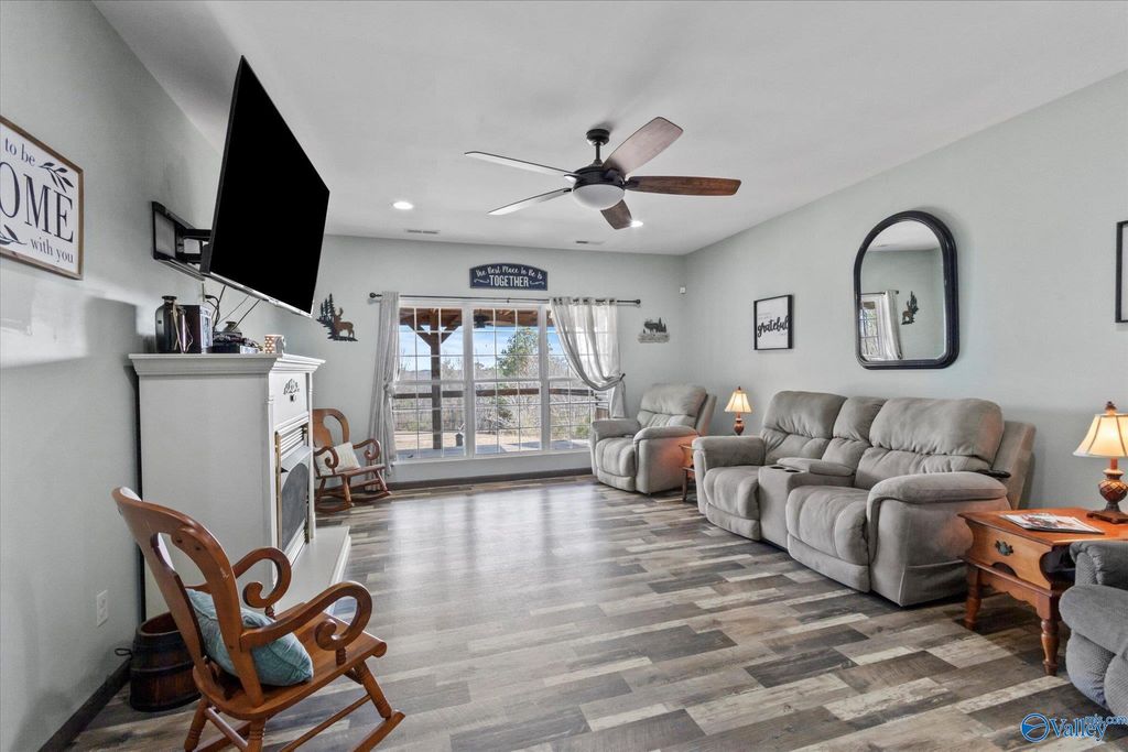 5477 Wyeth Mountain Road, Guntersville, AL 35976