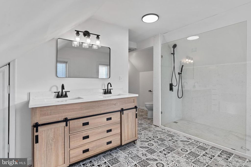 6 RIDDLE RD, Camp Hill, PA 17011