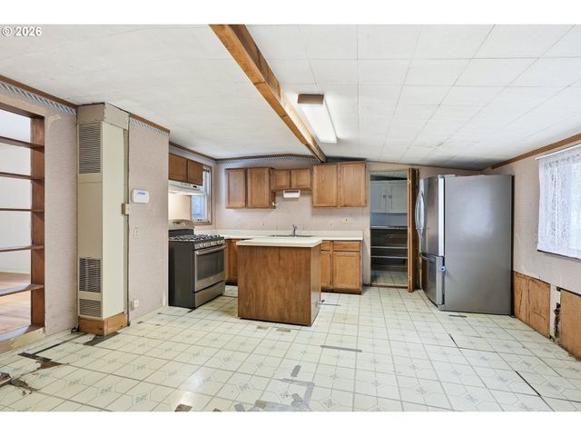 414 S 2ND St, Oregon City, OR 97045