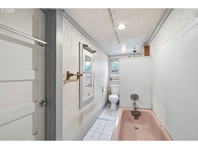 414 S 2ND St, Oregon City, OR 97045