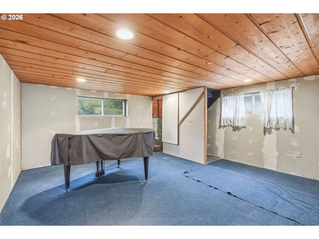 414 S 2ND St, Oregon City, OR 97045