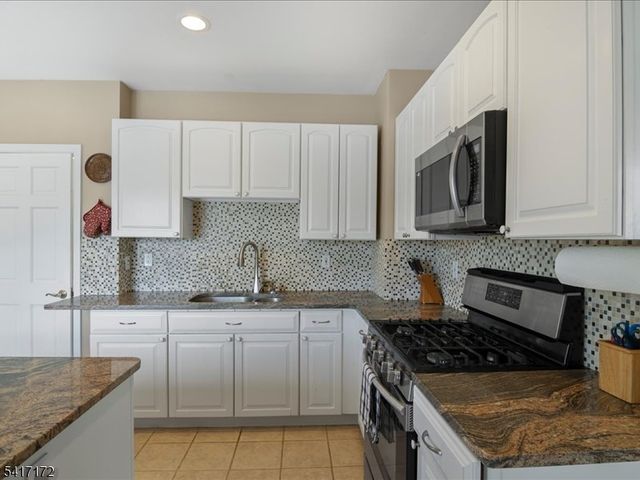 20 Forest Ave, Hawthorne Boro, NJ 07506