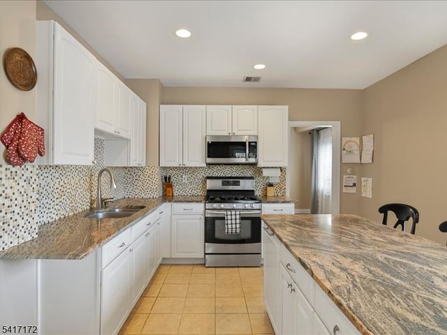 20 Forest Ave, Hawthorne Boro, NJ 07506