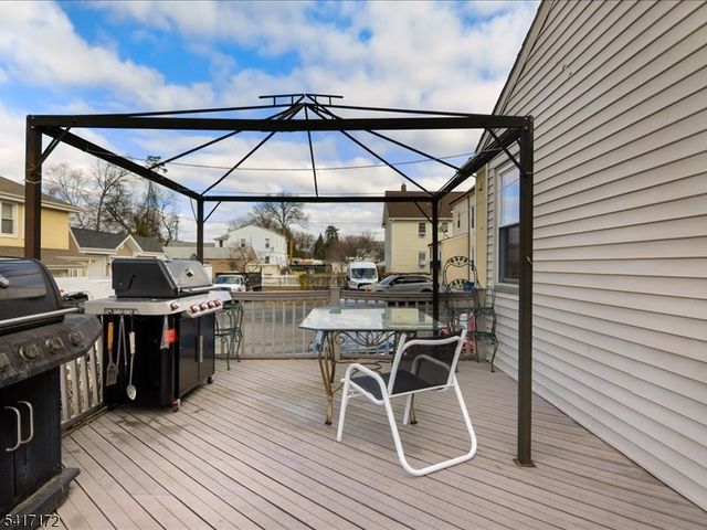 20 Forest Ave, Hawthorne Boro, NJ 07506