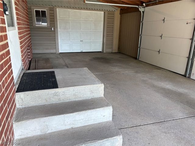 363 E Park Avenue, Barberton, OH 44203