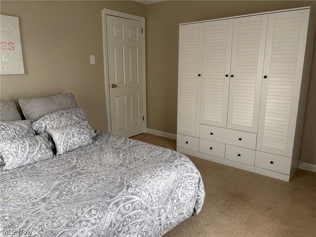 363 E Park Avenue, Barberton, OH 44203