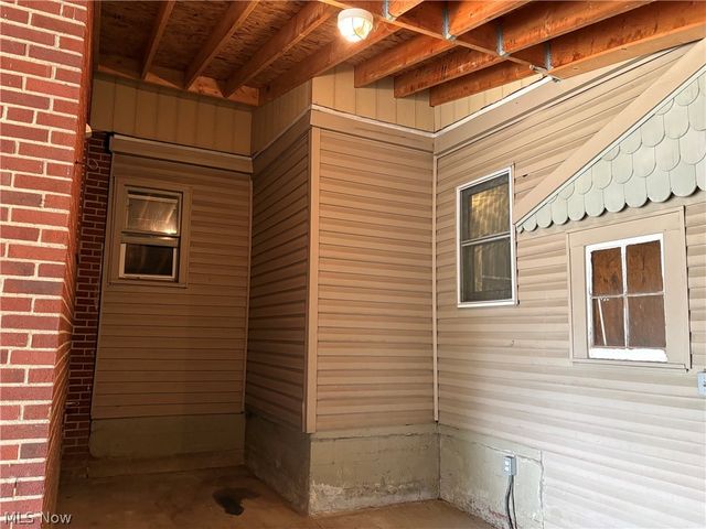 363 E Park Avenue, Barberton, OH 44203