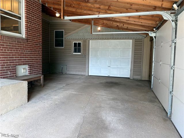 363 E Park Avenue, Barberton, OH 44203